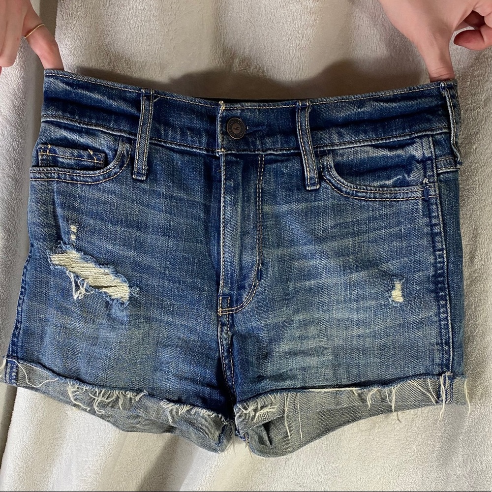 Hollister floral design shorts size 00, waist 23